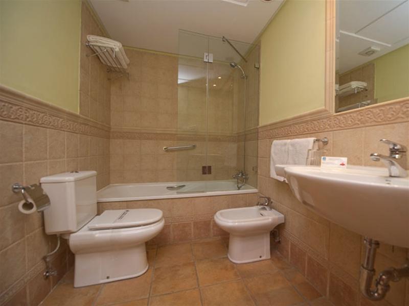 Apartamentos Vista Real Alcaidesa Luaran gambar