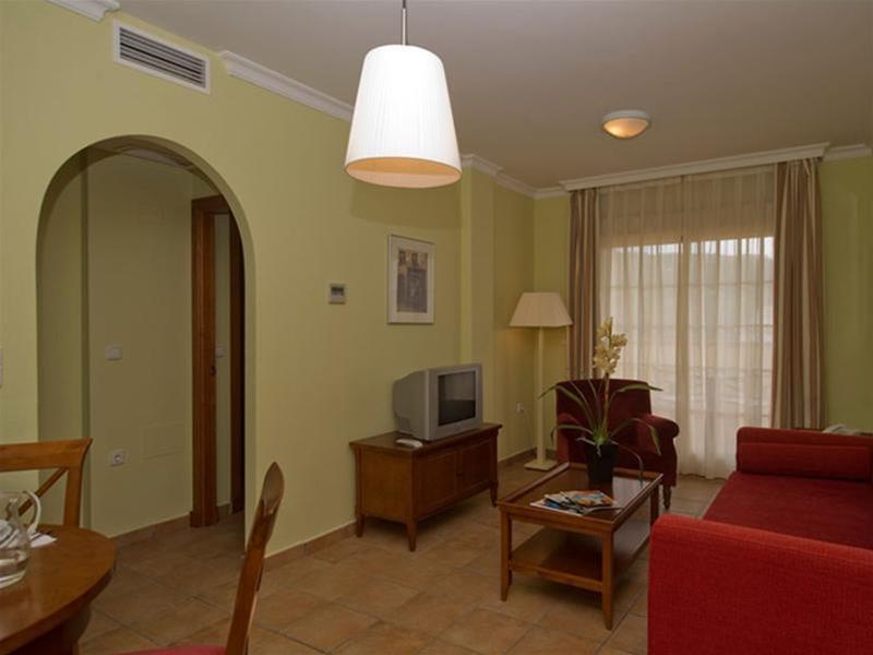 Apartamentos Vista Real Alcaidesa Luaran gambar