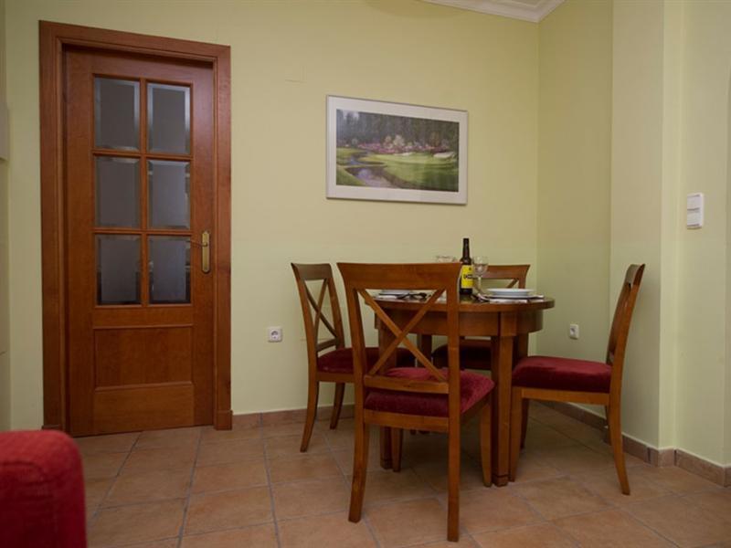 Apartamentos Vista Real Alcaidesa Luaran gambar