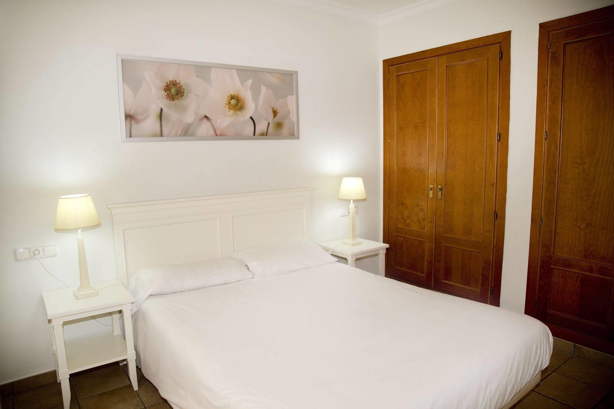 Apartamentos Vista Real Alcaidesa Luaran gambar